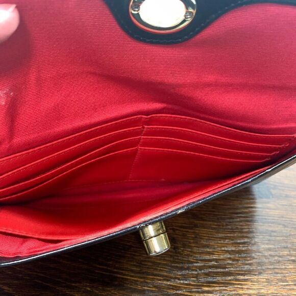 Hobo Women's Solid Twist Lock Closure Leather Wallet Clutch Black - Picture 8 of 11